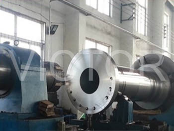 加工中的水輪機(jī)主軸